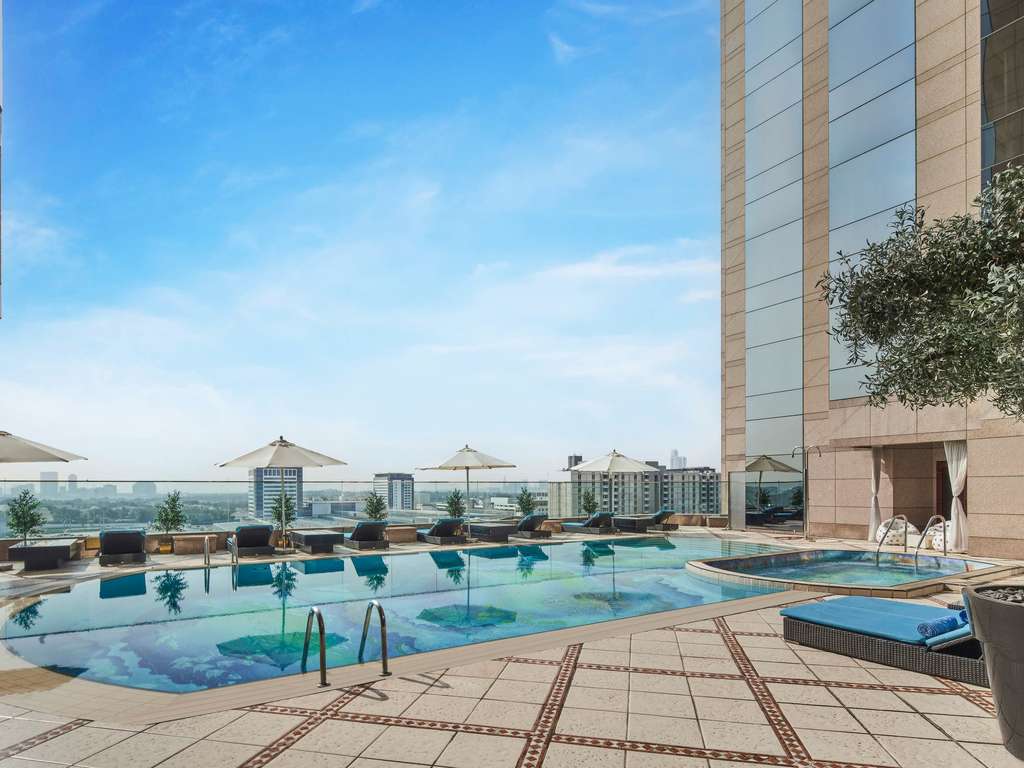 The Rooftop Swimming pool of the Fairmont Dubai Hotel